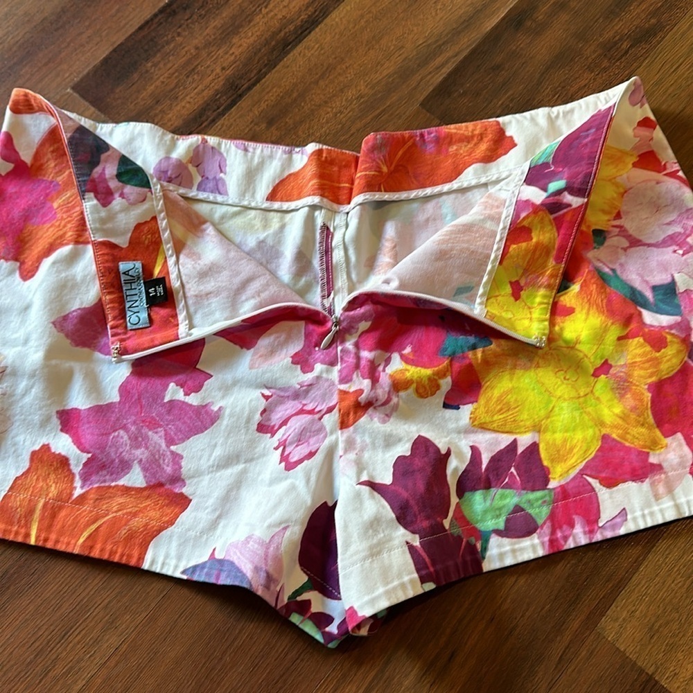 Cynthia Rowley Floral Back Zipper Shorts Size 14- Bright Summer Colors - Picture 4 of 9